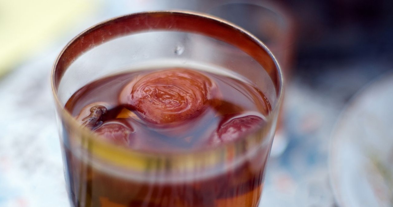 Kompot z suszu jest tak wartościowy, że dobrze byłoby go pić często, nie tylko od święta. /fortise /Canva Pro