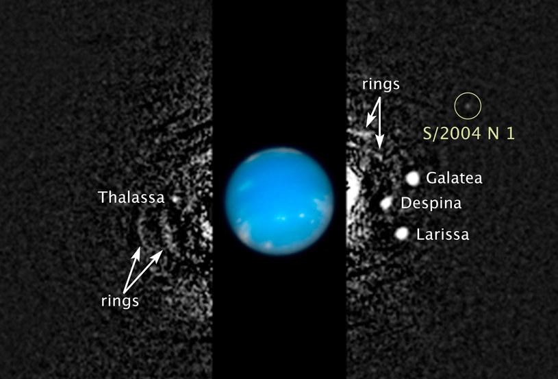 Kompozytowy obraz Neptuna i jego księżyców z zaznaczoną pozycją S/2004 N1 /AFP