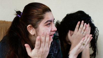 Kompromitacja Hollande'a! 15-letnia Romka grozi samobójstwem