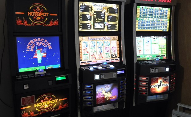 Kompromitacja prokuratury czy błąd sądu? Zatrzymani za nielegalny hazard są na wolności