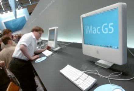 Komputery Mac cieszą się największym uznaniem klientów. Co na to Microsoft? /AFP