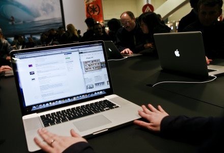Komputery Mac również są narażone na ataki cyberprzestępców /AFP