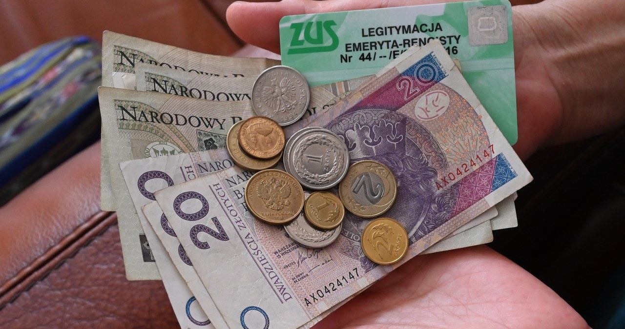Komu przysługuje zasiłek pielęgnacyjny? /Wojtek Laski /East News