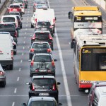 Komunikacja miejska przegrywa z samochodami. Twarde dane z raportu UE