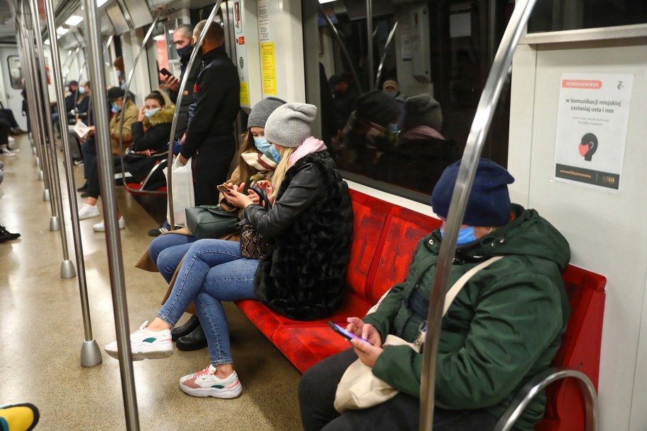 Komunikacja miejska w Warszawie /Rafał Guz /PAP