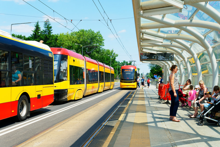 Komunikacja miejska w Warszawie /Shutterstock