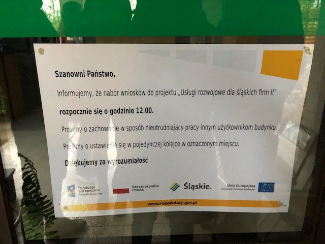 Komunikat wywieszony w związku z naborem wniosków o unijne pieniądze /Anna Kropaczek /RMF FM