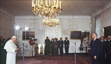 "Komuniści naciskali na Watykan"