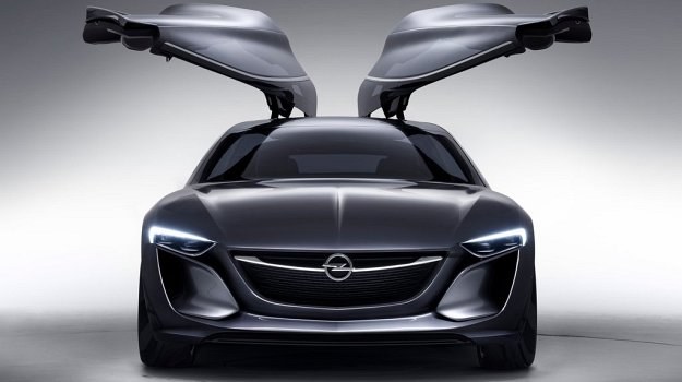 Koncepcyjny Opel Monza mierzy 469 cm długości, o 14 cm mniej od 5-drzwiowej Insignii. /Opel