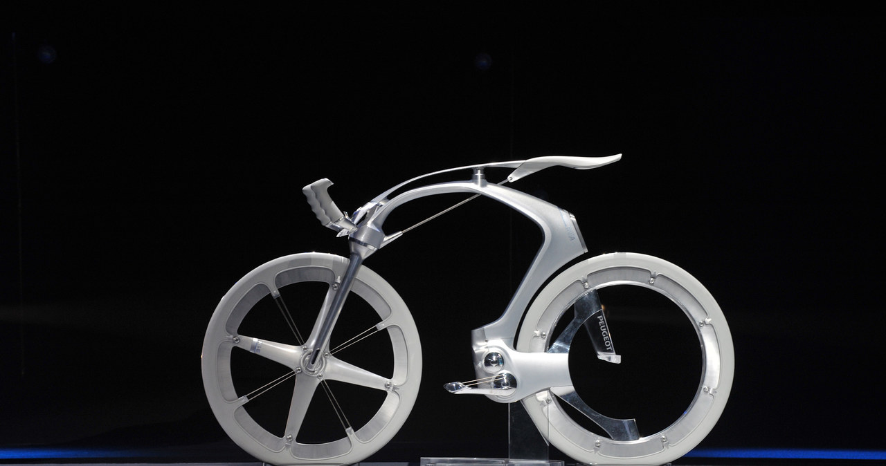 Koncept rowera elektrycznego według firmy Peugeot - czy już wkrótce tak będą wyglądać te jednoślady? /Getty Images/Flash Press Media