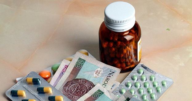Koncerny farmaceutyczne, hurtownie oraz aptekarze podwyższają ceny leków bez recepty /&copy; Bauer