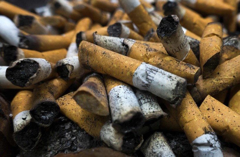 Koncerny tytoniowe szukają nowych produktów i stawiają na e-papierosy /AFP