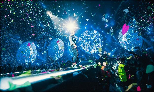 Koncert Coldplay obfitował w takie właśnie niesamowite widoki /fot. Adam Jędrysik / jedrysik.com
