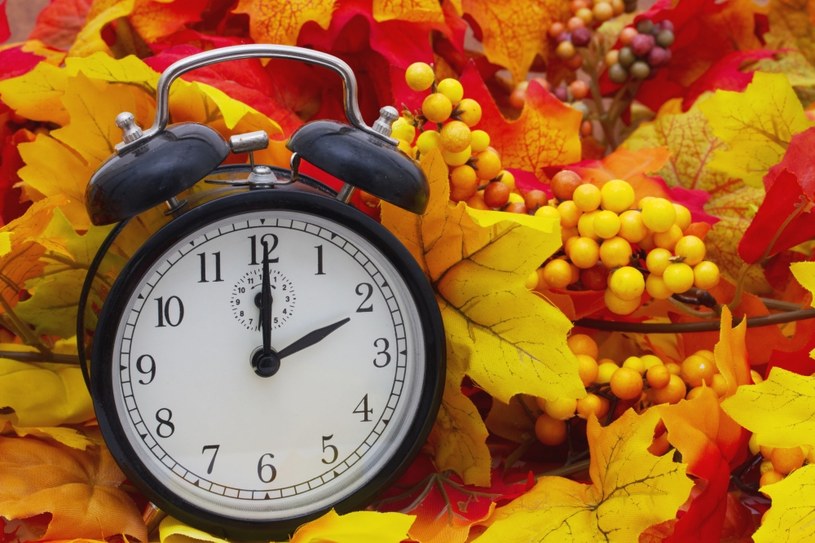 Końcówka października to czas, kiedy przekręcamy zegarki o godzinę do tyłu /123RF/PICSEL