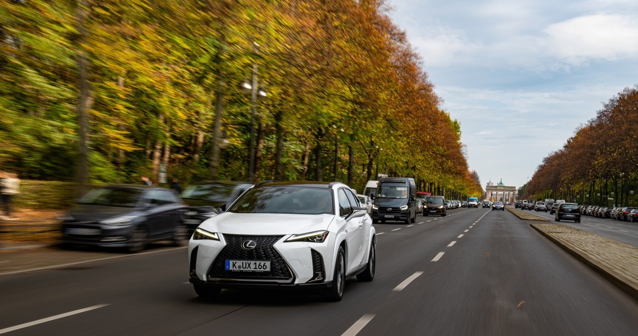 Końcówka roku to ostatni moment na nabycie modelu UX 200 z benzynowym silnikiem o mocy 173 KM /materiały promocyjne