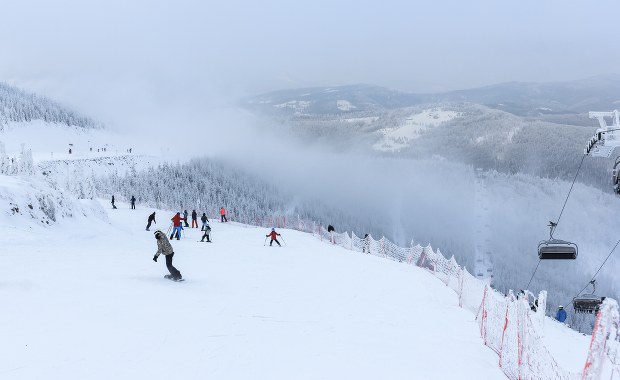 Kończą się ferie. W Beskidach turystów było mniej niż rok temu
