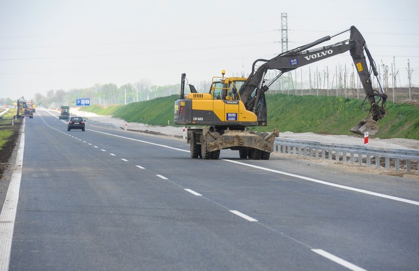 Kończenie budowy jednego z odcinków autostrady A1 /Piotr Lampkowski /Reporter