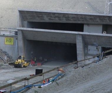 Kończy się budowa tunelu na Zakopiance. Kiedy pojadą nim pierwsi kierowcy?