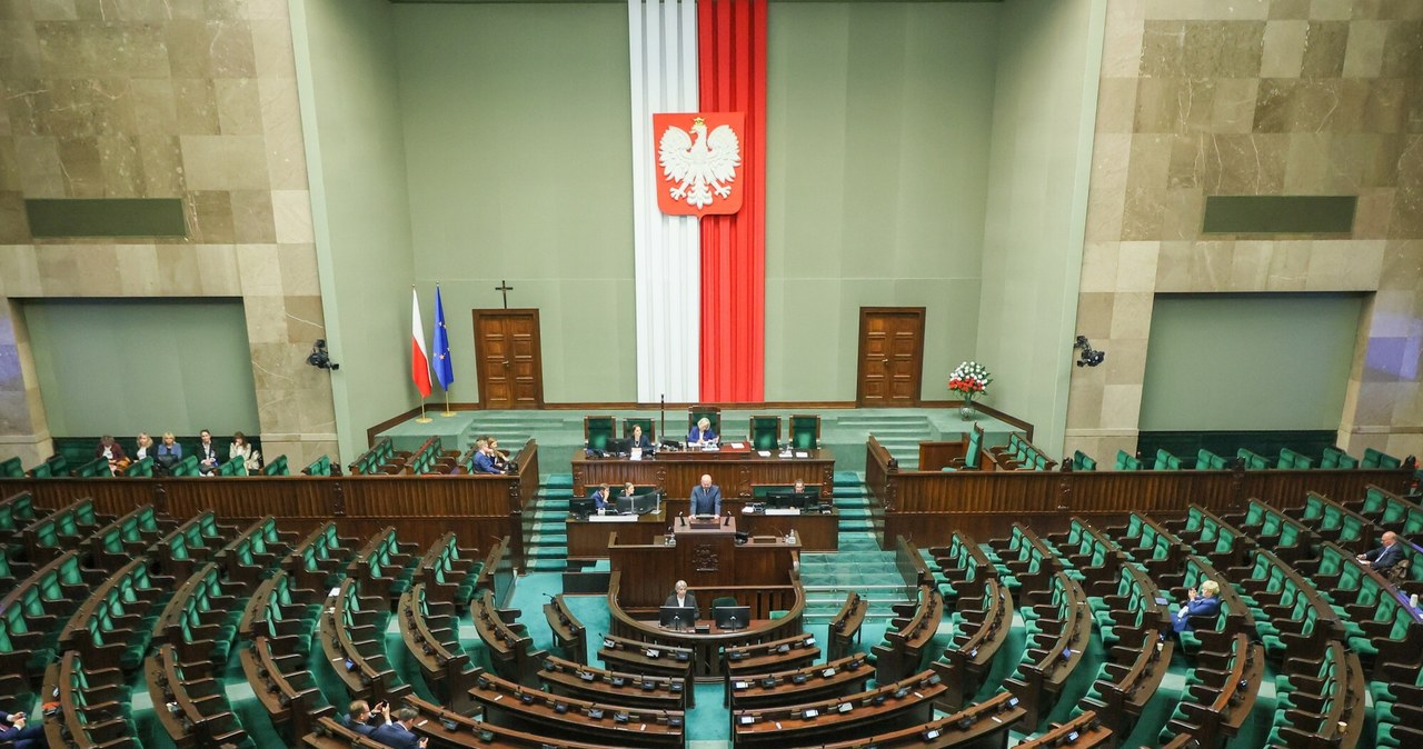 Konfederacja kluczowym graczem po wyborach 2027 r. Polacy wskazują koalicje /Adam Burakowski /East News