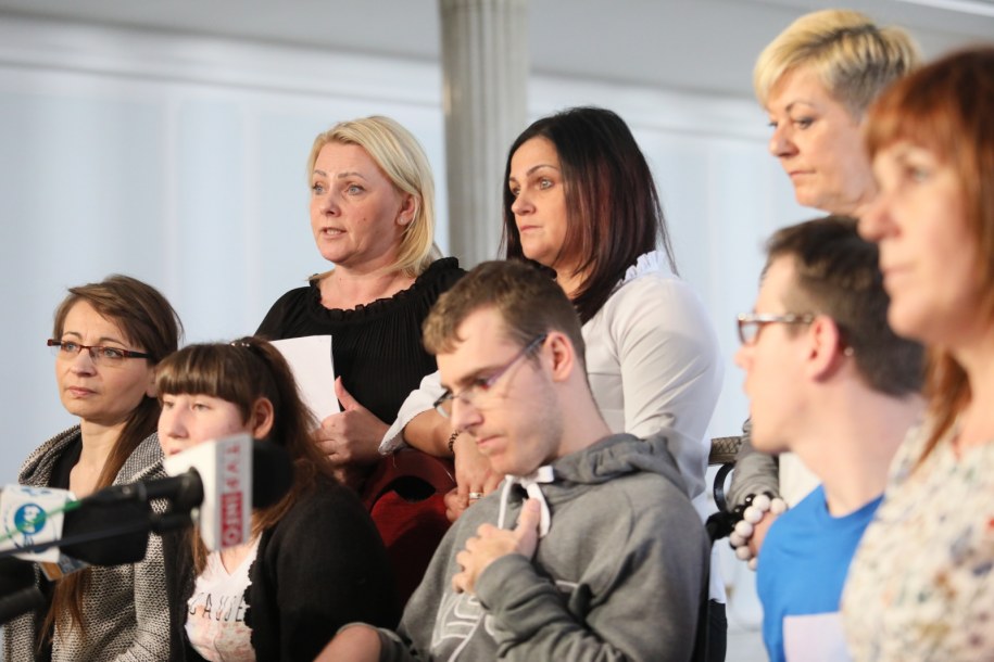 Konferencja osób protestujących / 	Leszek Szymański    /PAP