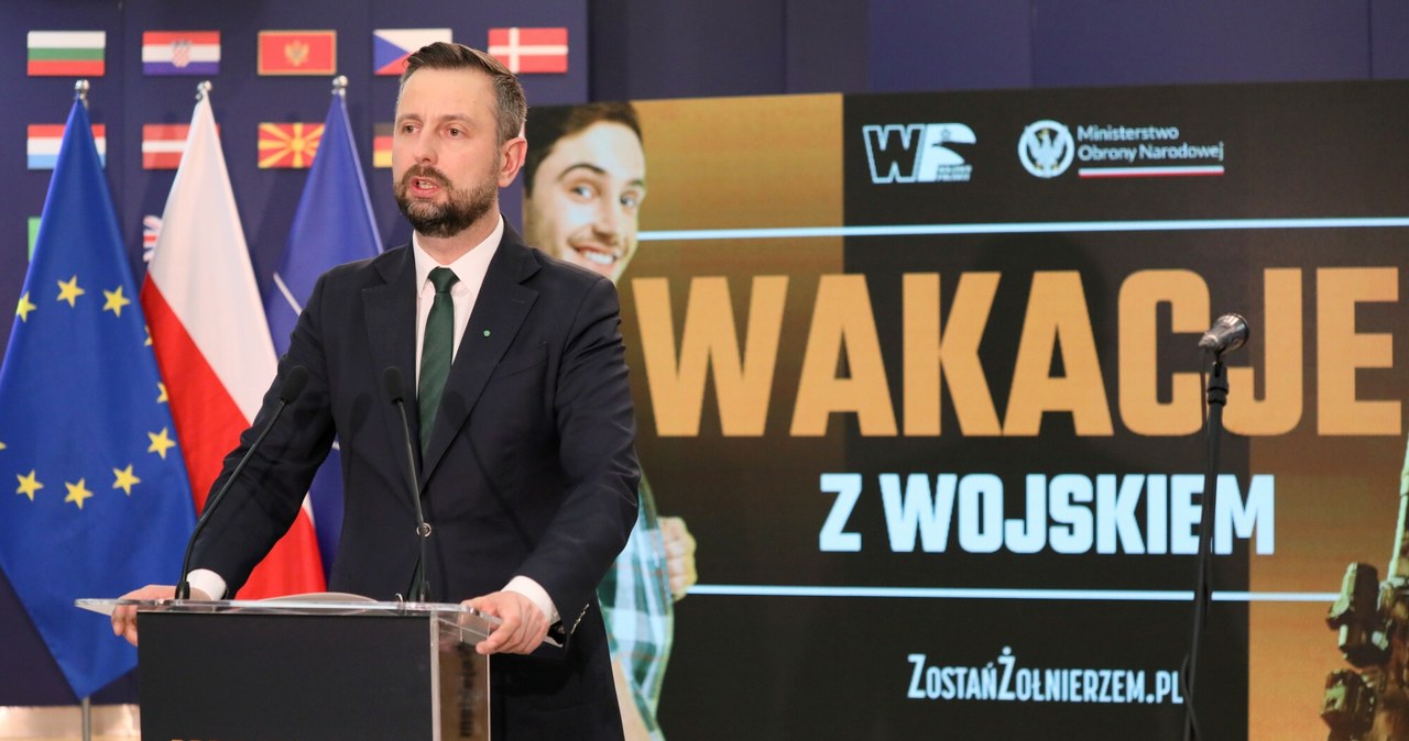 Konferencja prasowa ministra Władysława Kosiniaka-Kamysza w sprawie projektu "Wakacje z wojskiem" /Dawid Wolski /East News