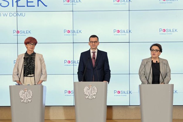 Konferencja prasowa. Od lewej Elżbieta Rafalska (MRPiPS), premier Mateusz Morawiecki i Anna Zalewska (MEN). /PAP