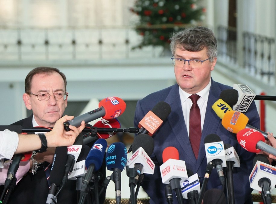 Konferencja prasowa poslow, bylych szefow CBA Mariusza Kaminskiego i Macieja Wasika po ich prawomocnym skazaniu w aferze gruntowej. /Wojciech Olkusnik  /East News