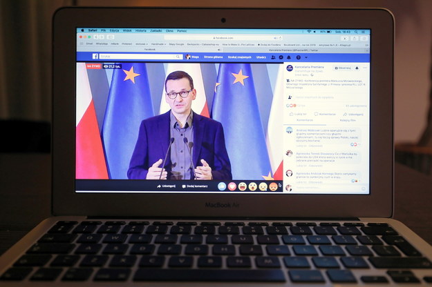 Konferencja prasowa premiera Mateusza Morawieckiego nt. działań rządu, podjętych w celu zapobiegania rozprzestrzenianiu się koronawirusa w Polsce oraz planach pomocy w powrocie do kraju dla polskich obywateli przebywających za granicą, transmitowana przez Internet