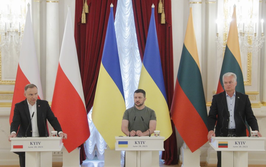 Konferencja prasowa prezydentów Polski, Ukrainy i Litwy w Kijowie /SERGEY DOLZHENKO /PAP/EPA