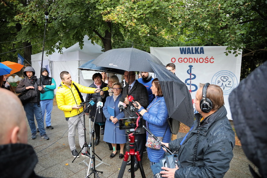 Konferencja w białym miasteczku /Wojciech Olkuśnik /PAP