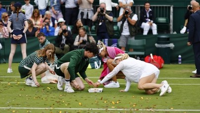 ​Konfetti i puzzle na kortach Wimbledonu. Protest emerytów z Just Stop Oil