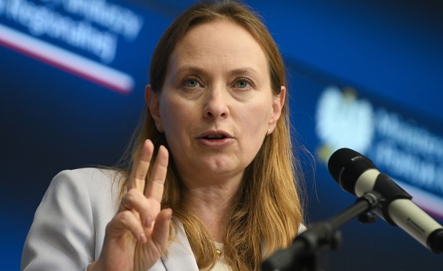 "Konflikt interesów". Minister wzywa marszałek do zwrotu dotacji