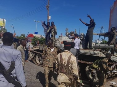 Konflikt w Sudanie: Kolejne kraje ewakuują swoich obywateli