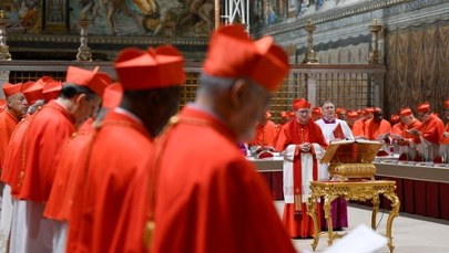 Konfrontacja na konklawe. Są przecieki z Watykanu