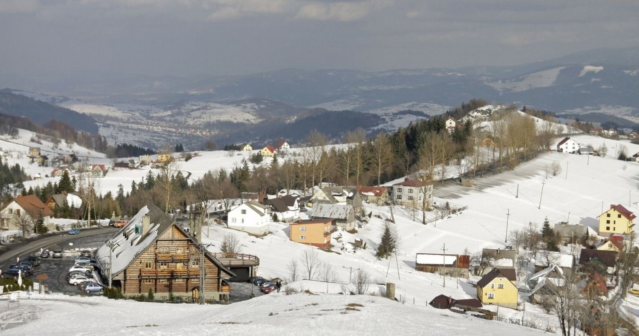 Koniaków, będący częścią Trójwsi Beskidzkiej, znany jest z tradycji koronkarskiej /Slazok/REPORTER /East News