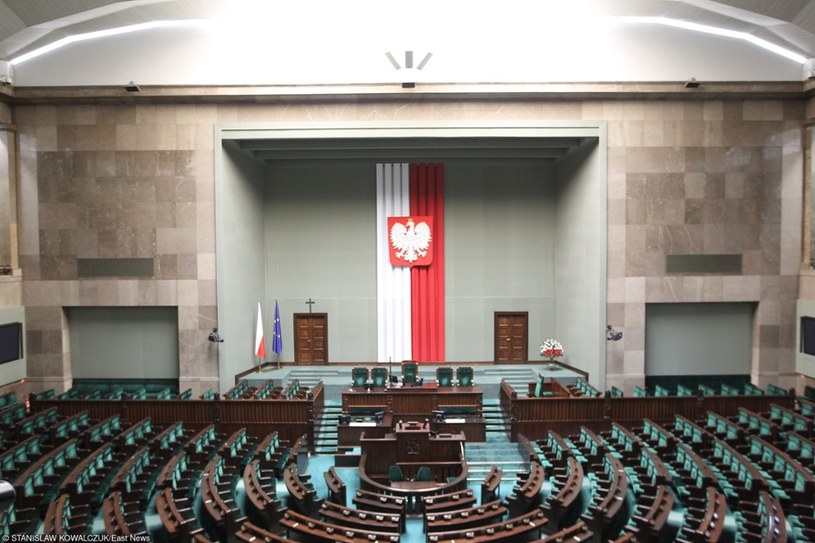 Koniec kadencji Sejmu będzie kosztowny /Stanisław Kowalczuk /East News
