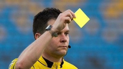 Koniec kariery znanego sędziego? Postanowił obstawić wynik meczu [FILM]