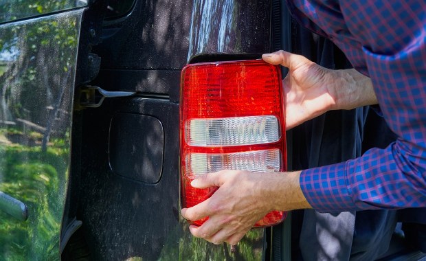 Koniec problemów ze światłami w starych samochodach. Sprawdź, co się zmieni