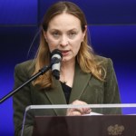 Koniec rozdawnictwa, nowe podatki. Minister: Stop "helikopterowym pieniądzom"
