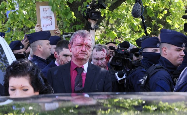 Koniec śledztwa ws. oblania farbą ambasadora Rosji w Polsce