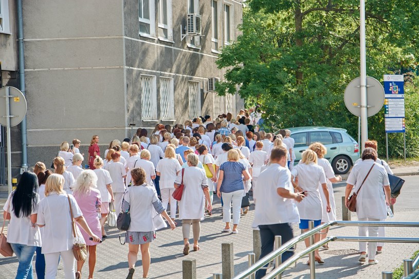 Koniec strajku pielęgniarek w szpitalu klinicznym nr 4 /Krzysztof Radzki /East News