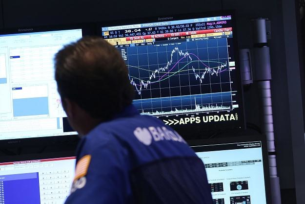 Koniec tygodnia na Wall Street przyniósł niewielkie wzrosty najważniejszych indeksów /PAP