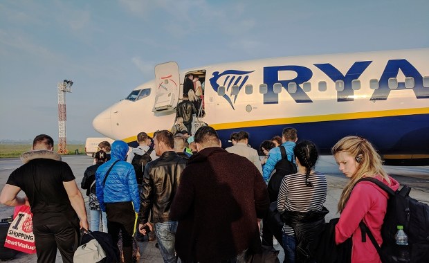 ​Koniec z dopłatami za bagaż podręczny? Tanie linie mają problem