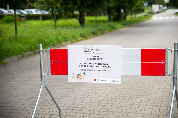 Koniec z dowożeniem dzieci przed samo wejście do szkoły (UM w Warszawie) /Materiały prasowe