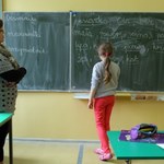 Koniec z kwiatami dla nauczycieli? Prezes ZNP rozwiewa wątpliwości 