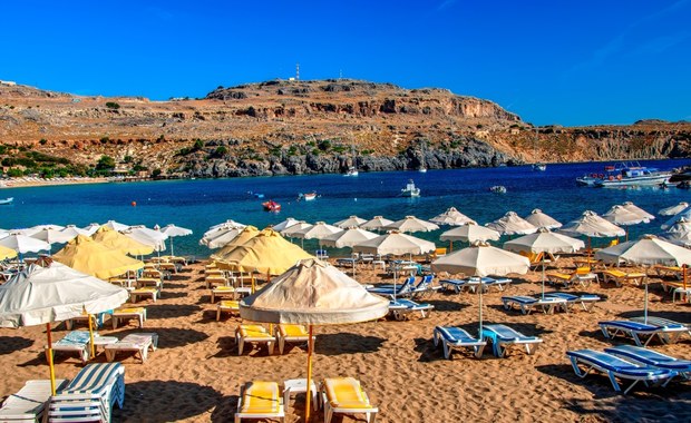 Koniec z "mafią leżakową" na greckich plażach  