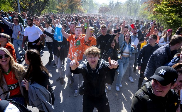 Koniec z maseczkami na wolnym powietrzu. Od kiedy?