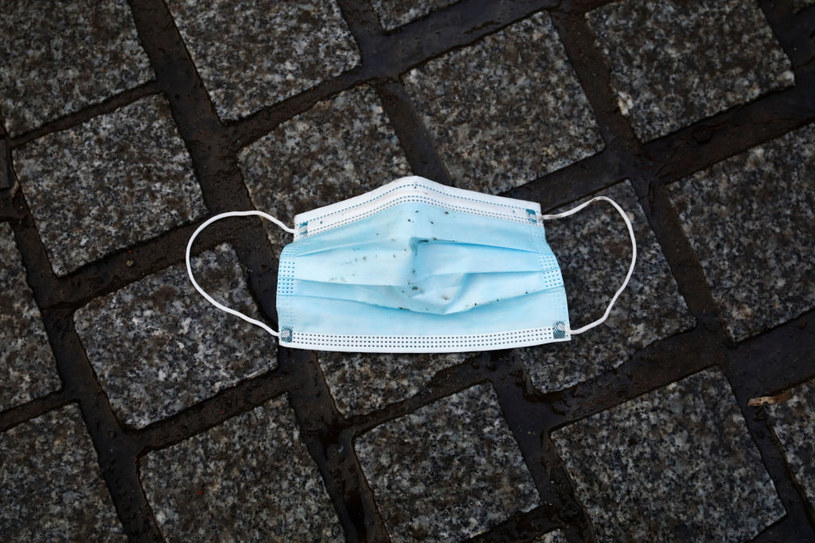 Koniec z obowiązkiem noszenia maseczek na świeżym powietrzu /Beata Zawrzel/NurPhoto /Getty Images