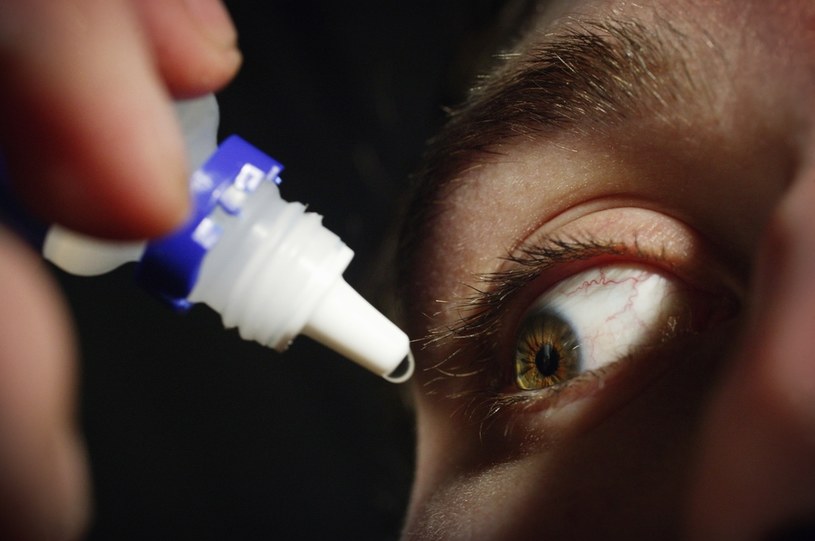Koniec z okularami do czytania? Pomogą innowacyjne krople do oczu /UniversalImagesGroup / Contributor /Getty Images
