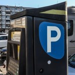 Koniec z parkowaniem na chodnikach? Resort dostał petycję, jest odpowiedź